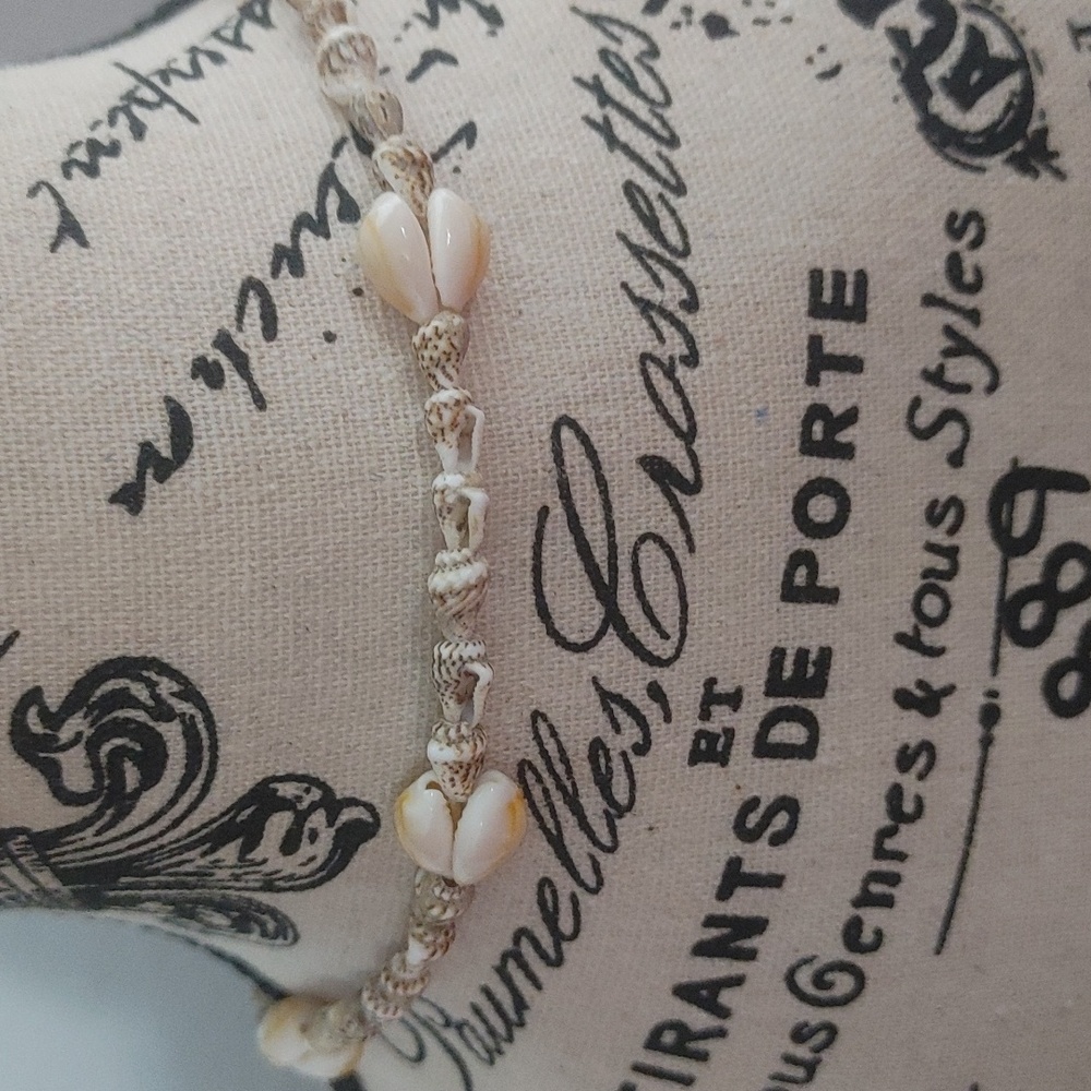 Shell Necklace - Picture 3 of 3